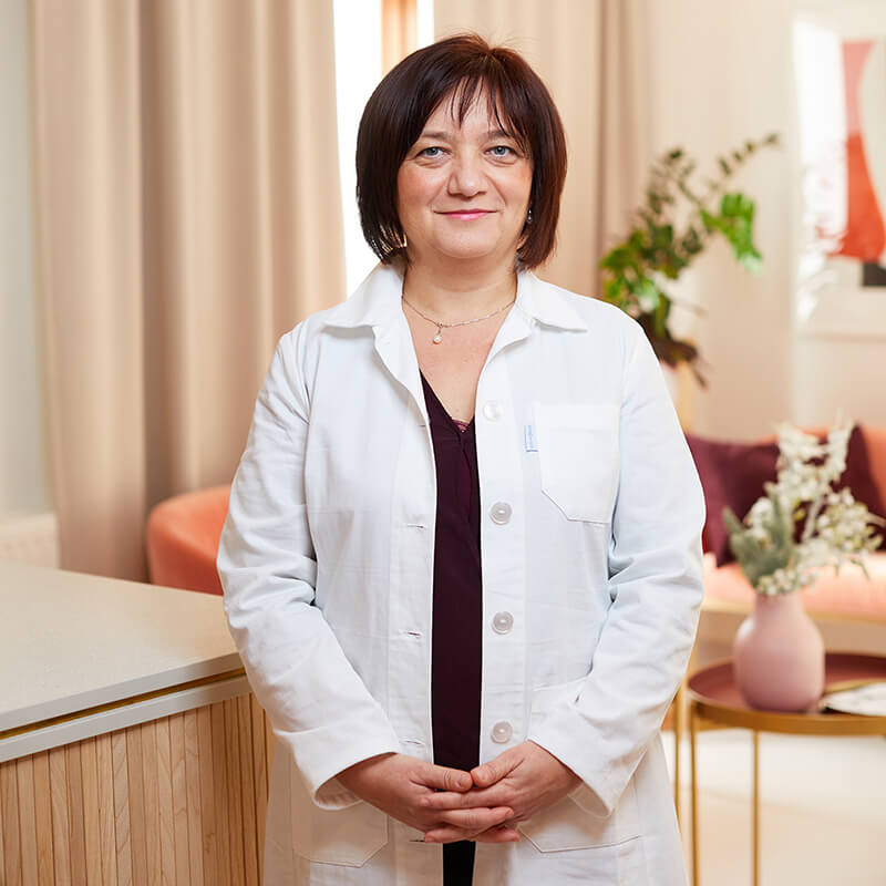 Portréfotózás során készített kép Dr. Sz. Makó Hajnalkáról.