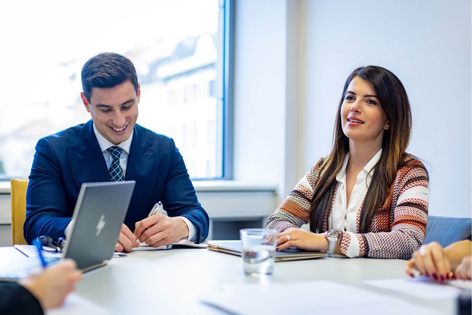 A Kaiser & Pilisi Ügyvéd Társulás image fotózása az irodában.